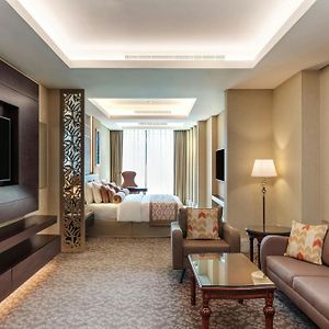 Club Level Junior King Suite Bay View Lounge Access complimentary Daily Snacks Evening Cocktail Hour & Canapes Complimentary Shuttle to Dubai Mall Metro & La Mer Beach